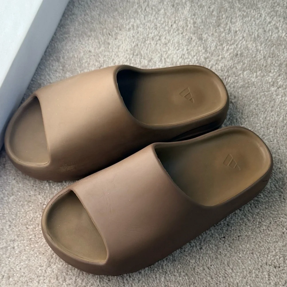Yeezy Slide Sandals Core Slides first generation original shoe